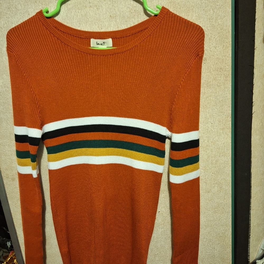 Fitted stretchy long sleeve sweater